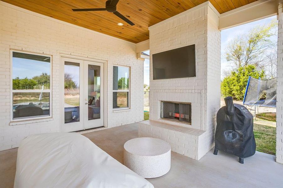 Exterior details and patio area of a home in , Aledo (Image 3).