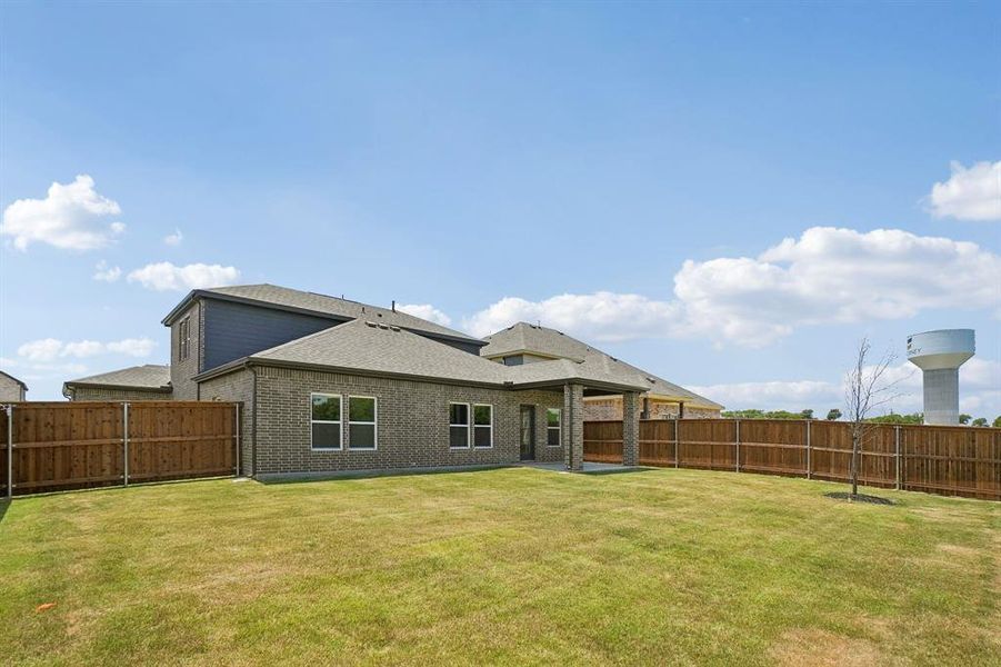Exterior details and patio area of a home in Overland Grove, Forney (Image 3).