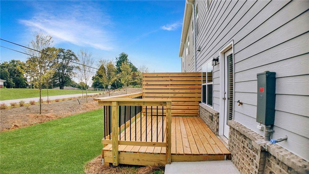 Exterior details and patio area of a home in Franklin Manor, Lawrenceville (Image 3).