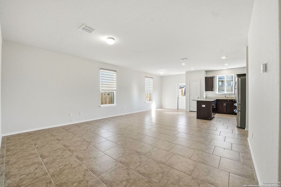 Spacious, unfurnished interior of a new home in Cinco Lakes, San Antonio (Image 22). Spacious, unfurnished interior of a new home in Cinco Lakes, San Antonio (Image 22).