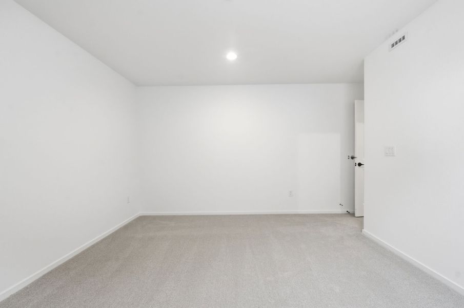 Spacious, unfurnished interior of a new home in Harvest Crossing, Aurora (Image 23).