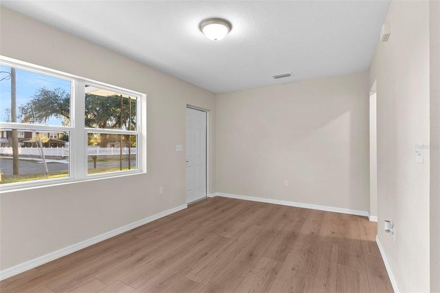 Spacious, unfurnished interior of a new home in , Auburndale (Image 11).