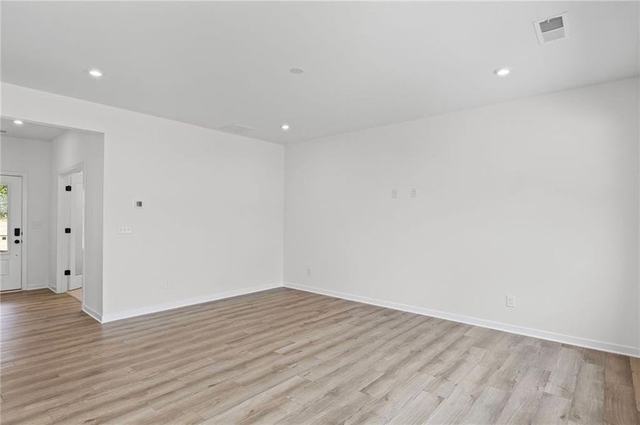 Spacious, unfurnished interior of a new home in Sage Woods, Dallas (Image 34).