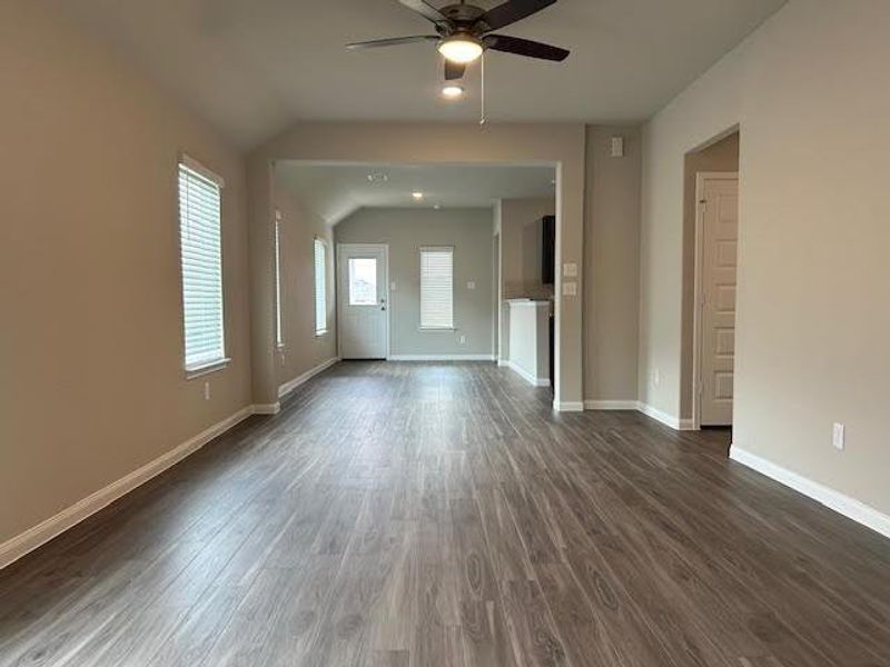 Spacious, unfurnished interior of a new home in Charleston Heights, Rosharon (Image 16).