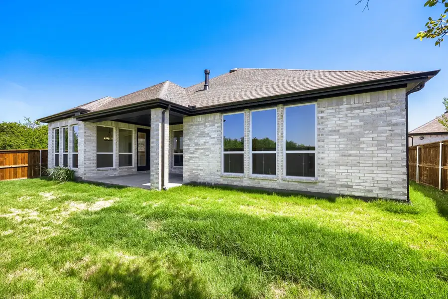 501 Splitrock - Rear Exterior
