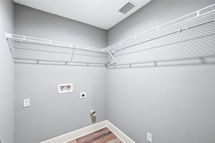 Spacious, unfurnished interior of a new home in , Plant City (Image 29).