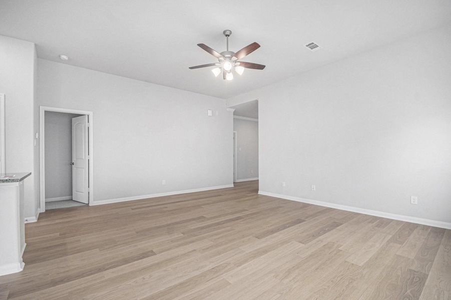 Spacious, unfurnished interior of a new home in , Bay City (Image 28).