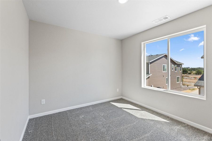 Spacious, unfurnished interior of a new home in Spring Valley, Longmont (Image 26).