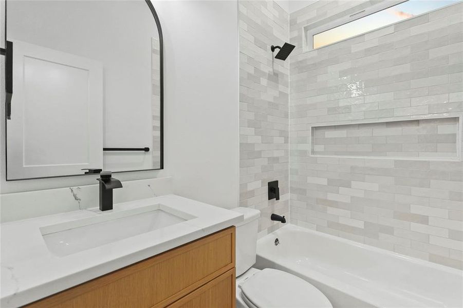 Furnished interior view inside a new home in , Dallas (Image 13).