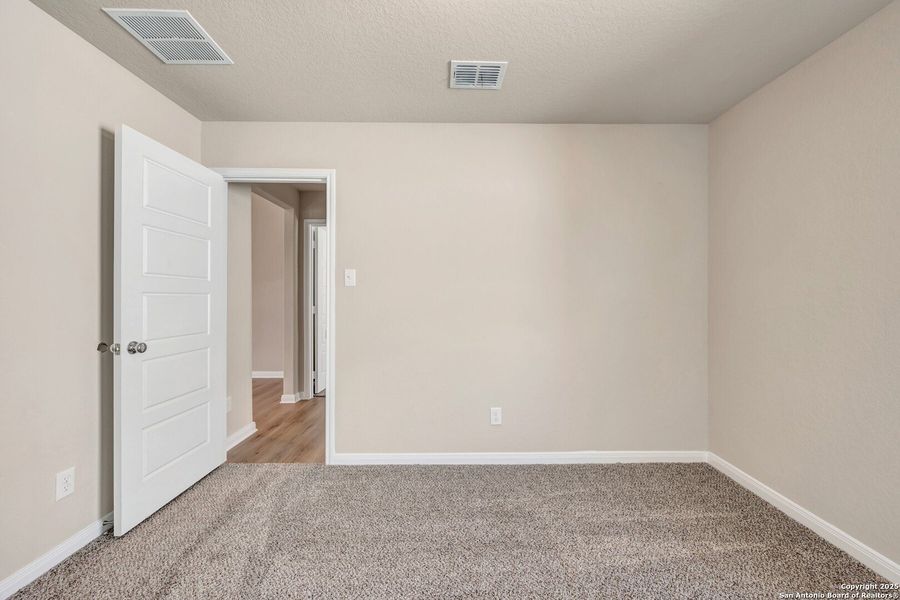 Spacious, unfurnished interior of a new home in Park Place, New Braunfels (Image 27).