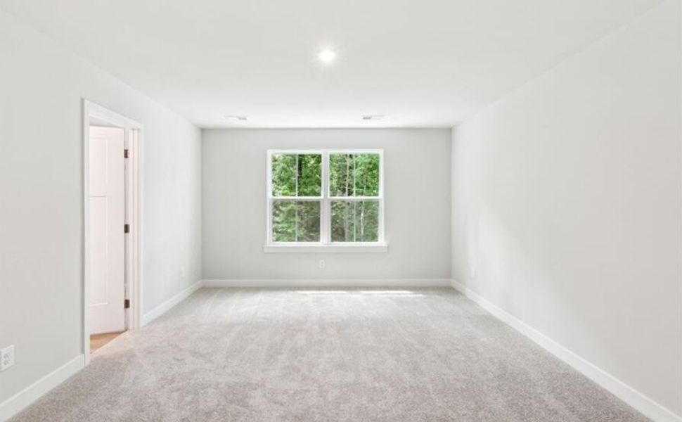 Spacious, unfurnished interior of a new home in Crescent Cove, Summerville (Image 10).