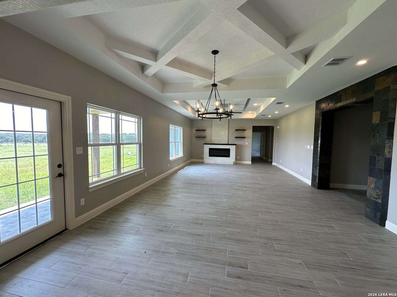 Spacious, unfurnished interior of a new home in , La Vernia (Image 12).