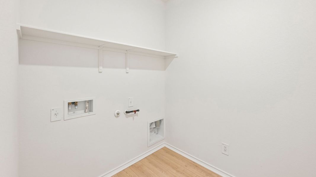 Spacious, unfurnished interior of a new home in Valverde, Bastrop (Image 25).