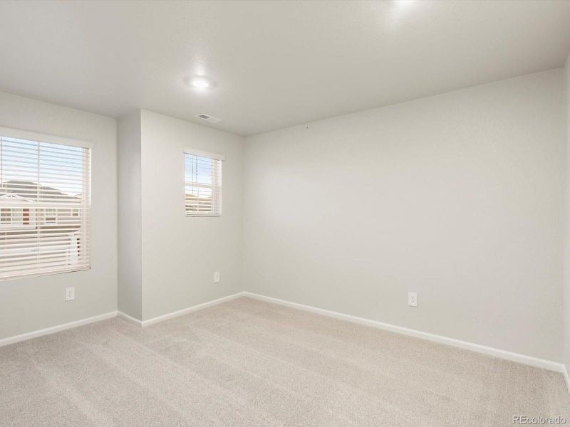 Spacious, unfurnished interior of a new home in Lake Bluff, Greeley (Image 22).