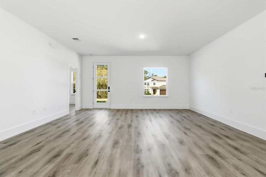 Spacious, unfurnished interior of a new home in , Citrus Springs (Image 36).