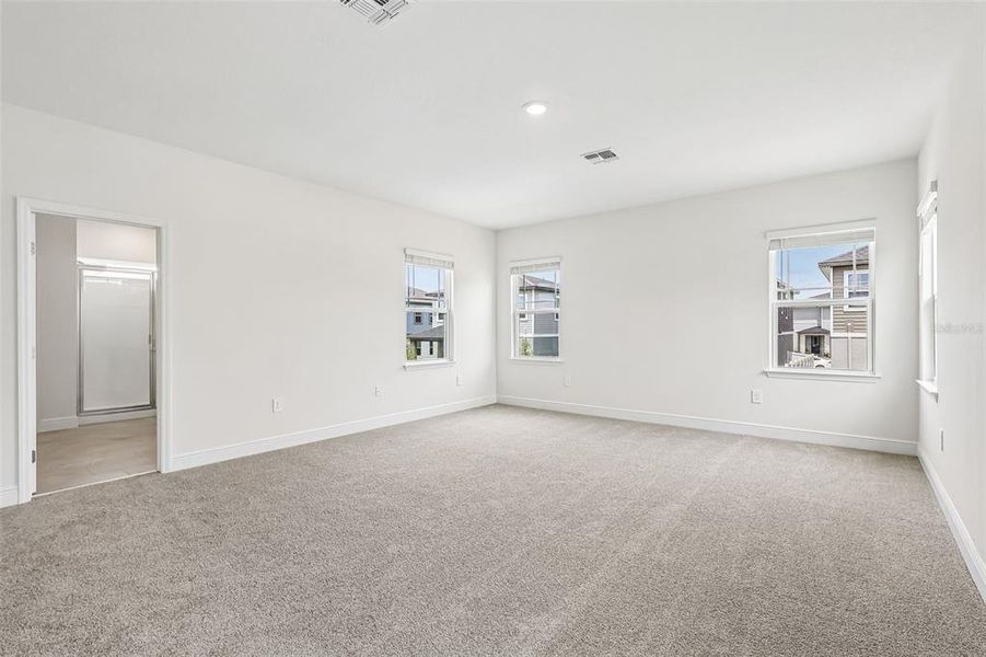 Spacious, unfurnished interior of a new home in Cyrene at Minneola, Minneola (Image 28).