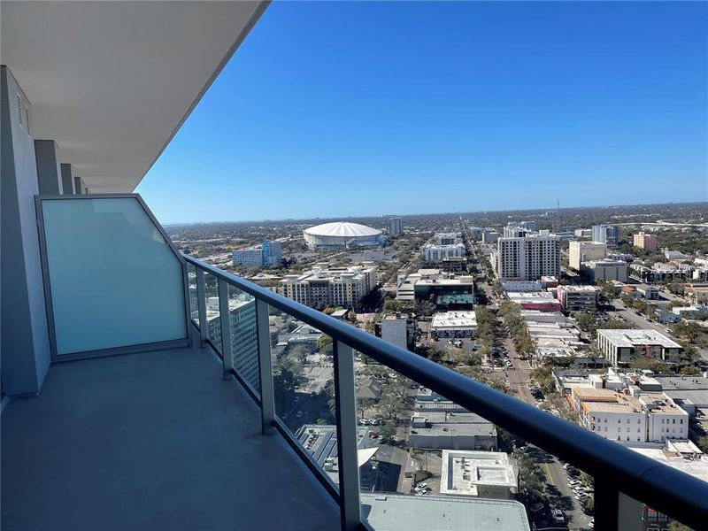 Condo located in St. Petersburg, FL showcasing its design and architecture (Image 12).