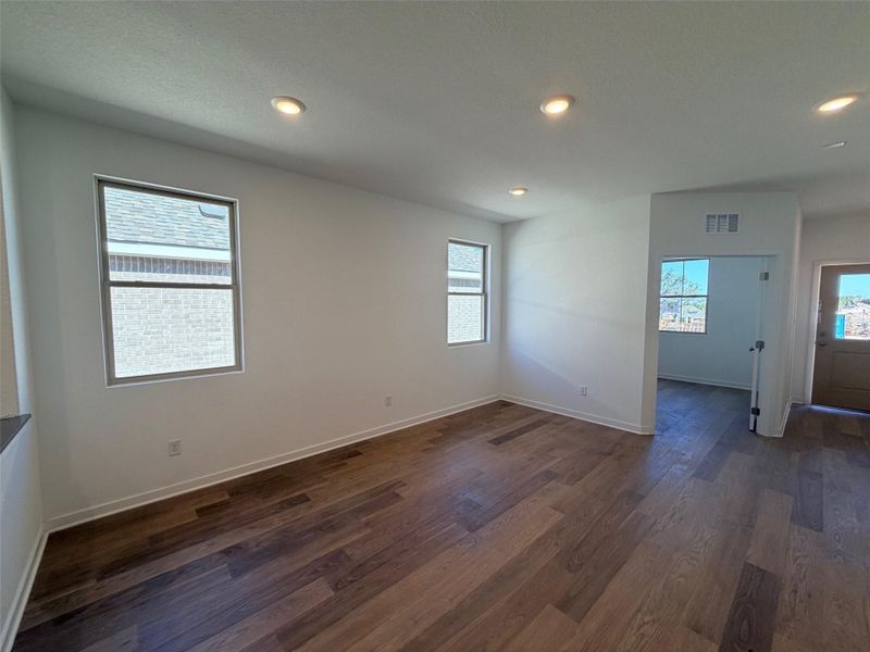 Spacious, unfurnished interior of a new home in La Cima, San Marcos (Image 9).