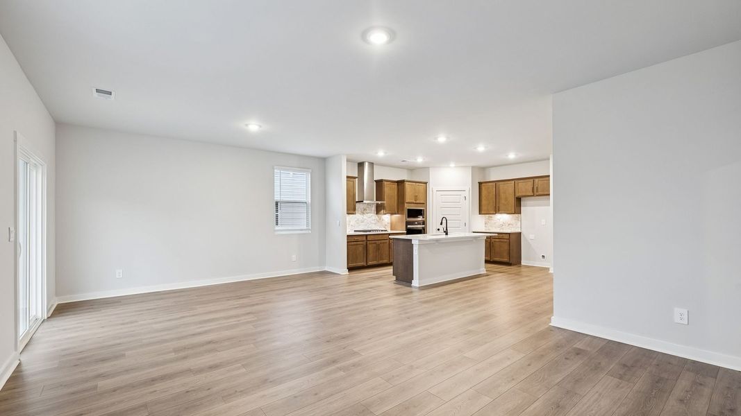 Spacious, unfurnished interior of a new home in Harvest Point, Spring Hill (Image 19).