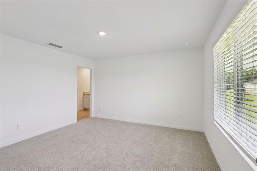 Spacious, unfurnished interior of a new home in Colbert Landings, Palm Coast (Image 28).