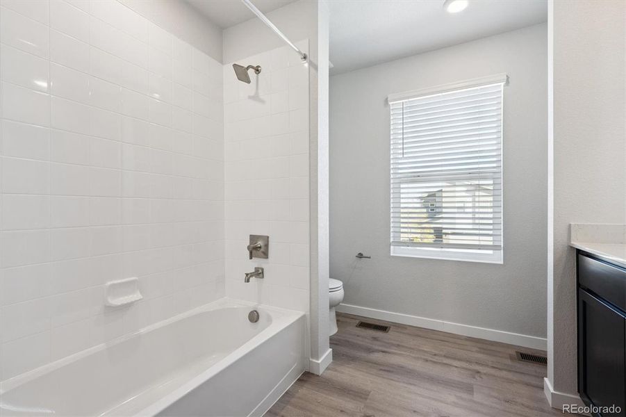 Spacious, unfurnished interior of a new home in Legato, Commerce City (Image 14).