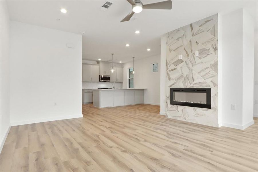 007-20241030-1427AzaleaDrive-Melissa-TX-75454-Living.jpg-SMALL