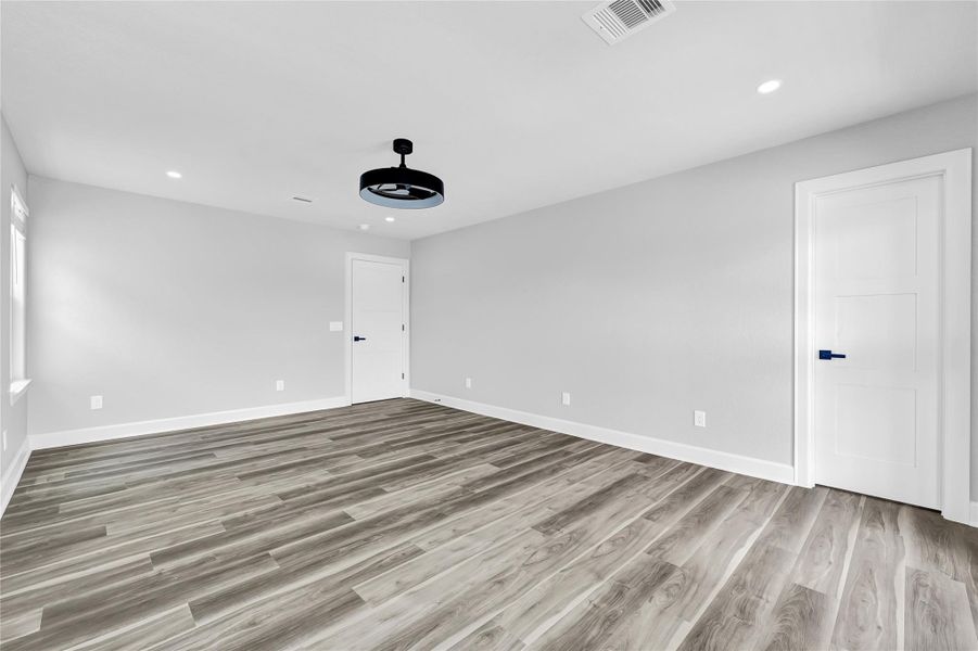 Spacious, unfurnished interior of a new home in , Houston (Image 18).