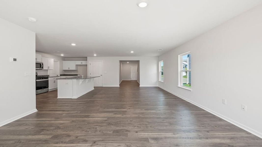 Spacious, unfurnished interior of a new home in Cedar Gap, Fountain Inn (Image 16).