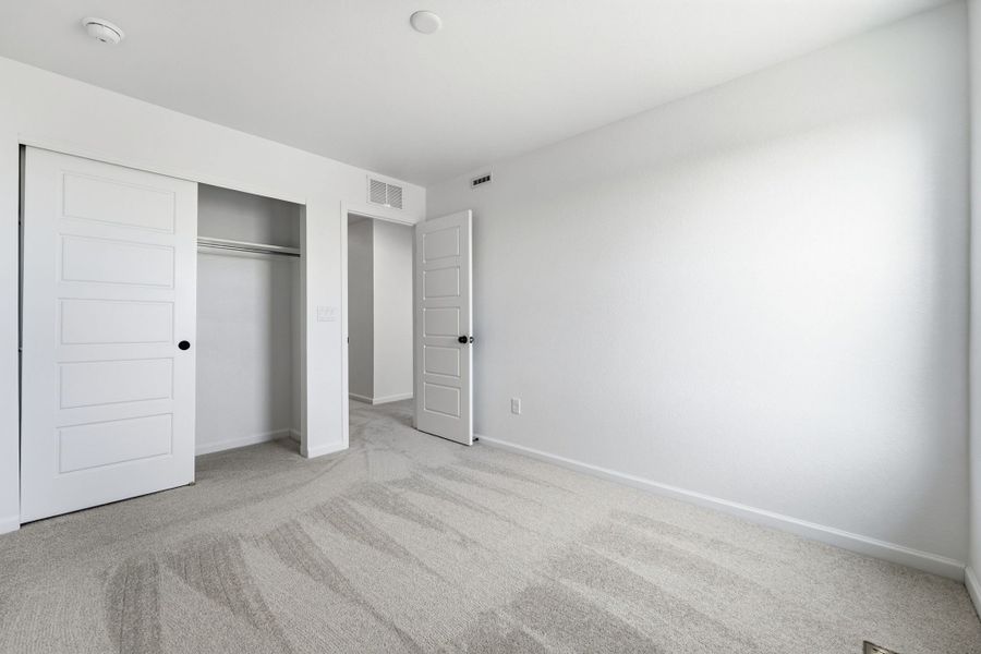 Spacious, unfurnished interior of a new home in Trailstone, Arvada (Image 35).