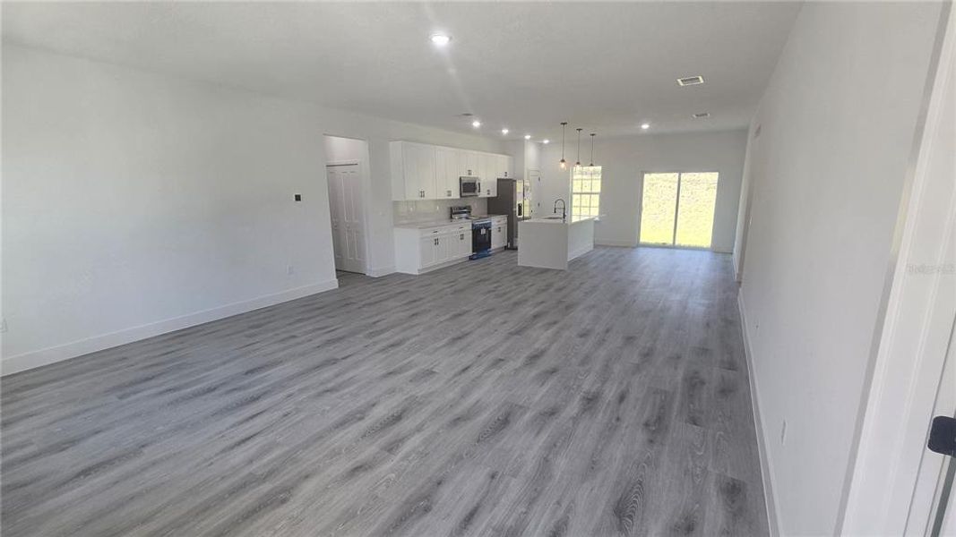 Spacious, unfurnished interior of a new home in , Citrus Springs (Image 21).