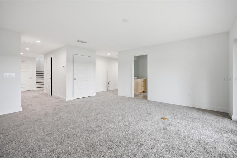 Spacious, unfurnished interior of a new home in , Davenport (Image 37).