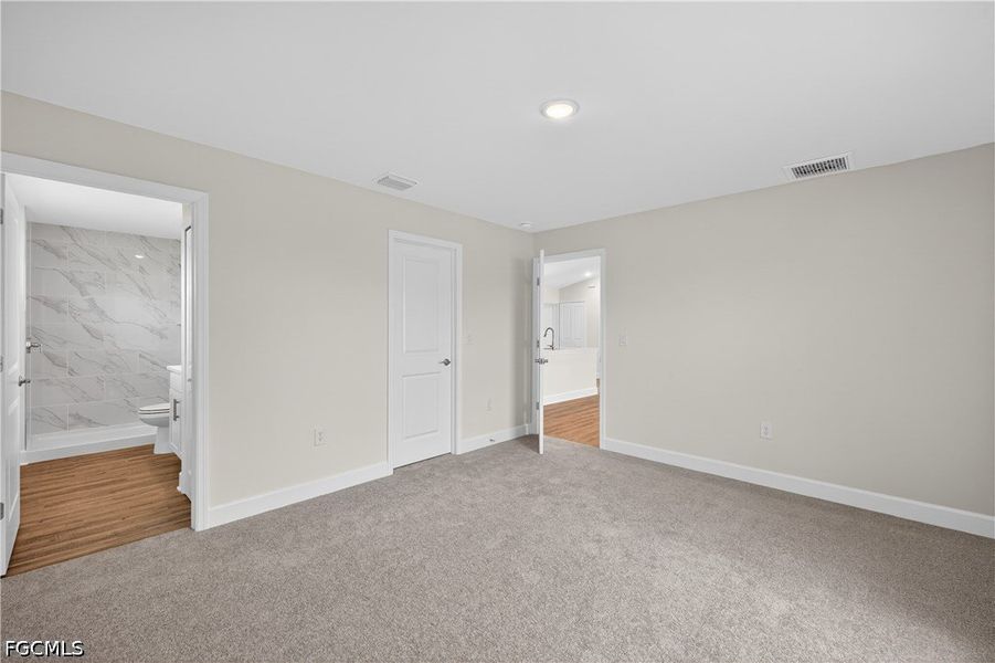Spacious, unfurnished interior of a new home in Cape Coral, Cape Coral (Image 16).