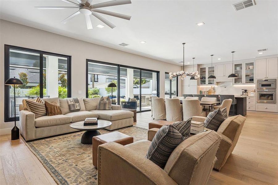 Furnished interior view inside a new home in , Orlando (Image 8).