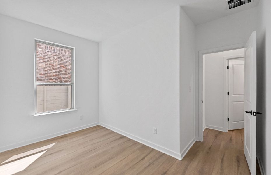 Spacious, unfurnished interior of a new home in Wolf Ranch, Georgetown (Image 30).