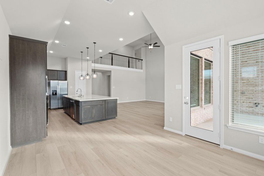 Furnished interior view inside a new home in Valencia 60', Manvel (Image 8).