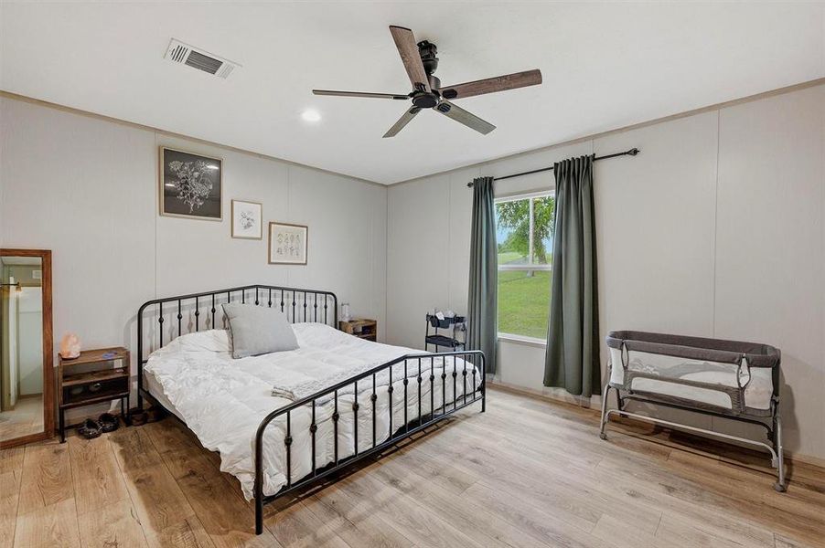 Furnished interior view inside a new home in , Whitewright (Image 25).