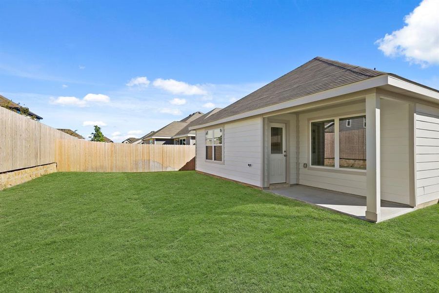 Exterior details and patio area of a home in Sycamore Landing, Fort Worth (Image 2).