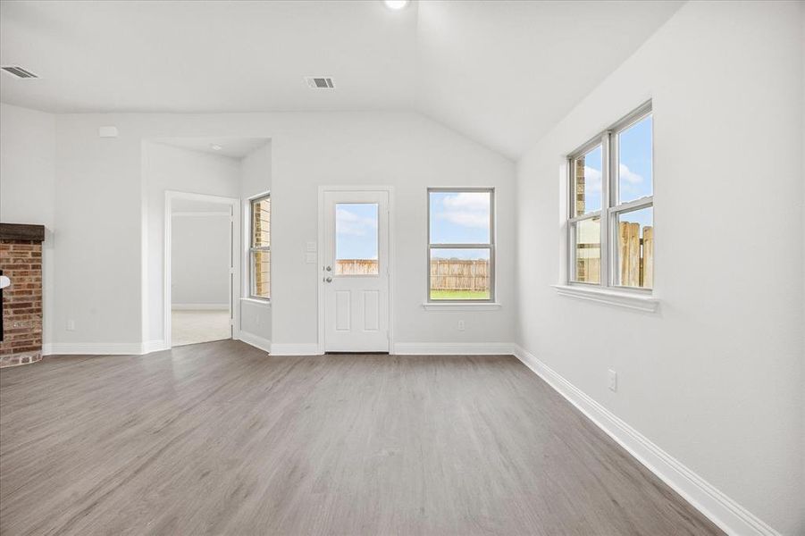 Spacious, unfurnished interior of a new home in Fox Landing, Caddo Mills (Image 23).
