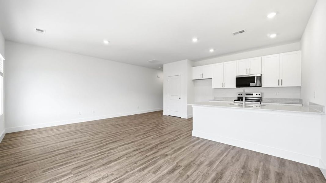 Spacious, unfurnished interior of a new home in The Arbor Townhomes, Kingsport (Image 10).