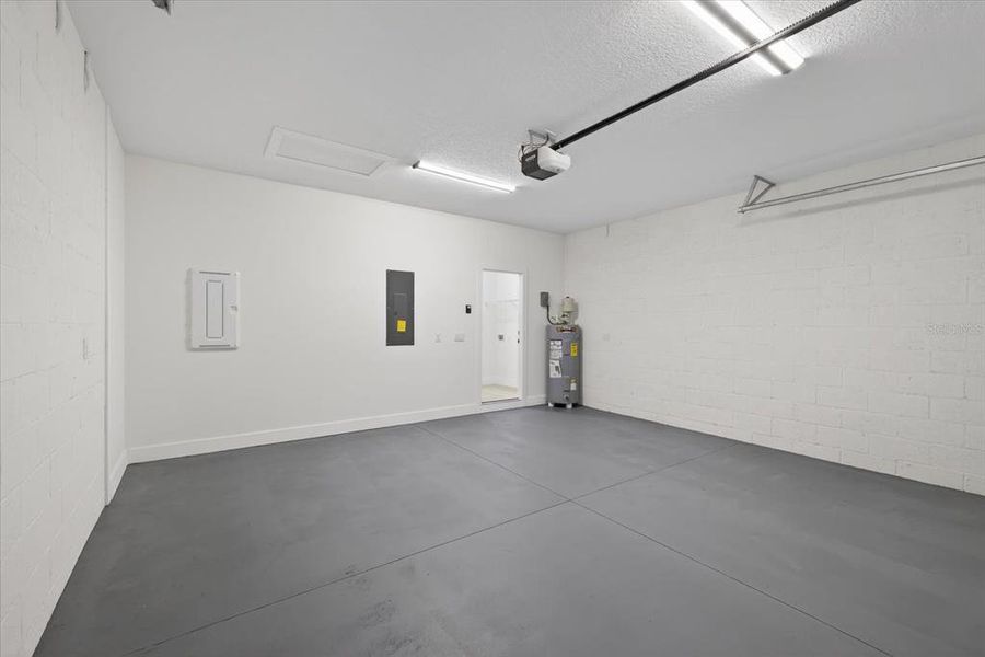 Spacious, unfurnished interior of a new home in , Spring Hill (Image 32).