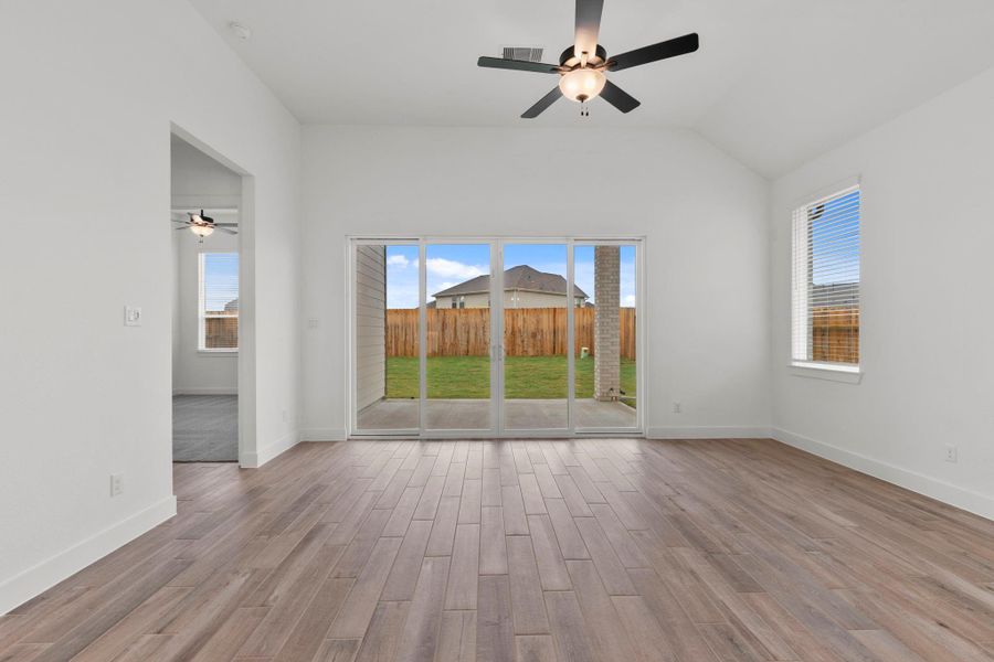 Spacious, unfurnished interior of a new home in Blue Heron, Mont Belvieu (Image 14).