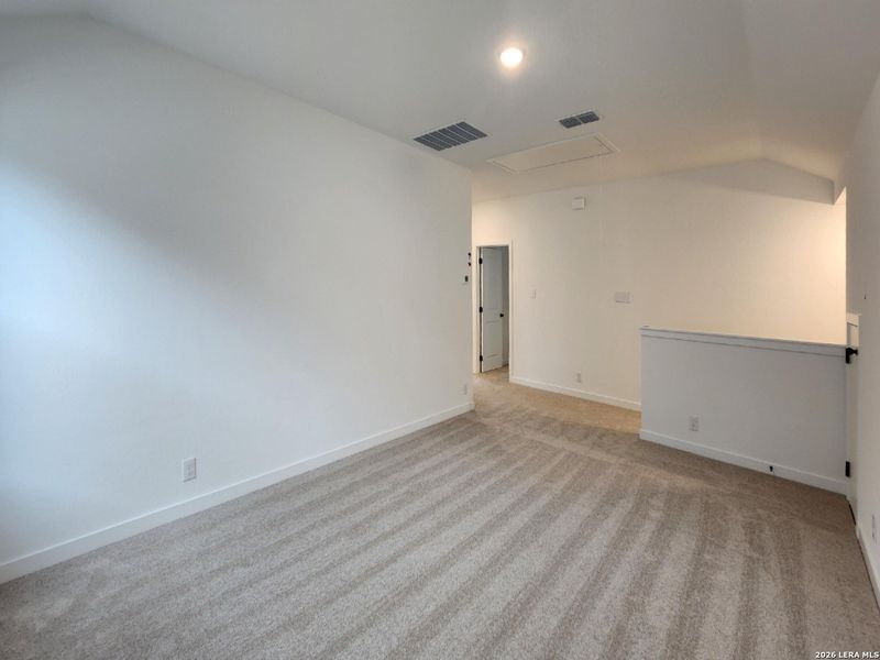 Spacious, unfurnished interior of a new home in Arcadia Ridge, San Antonio (Image 21).