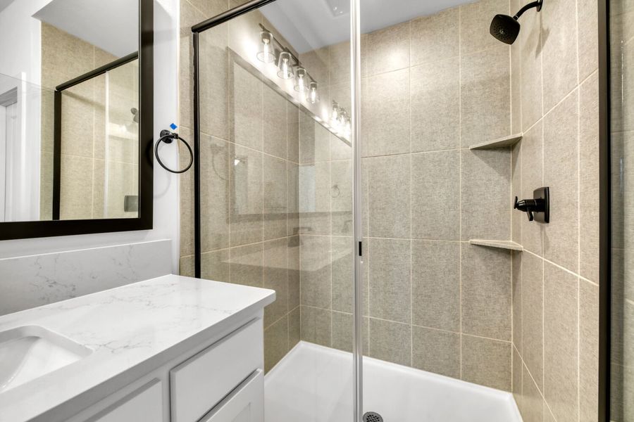 3420 Brocco - Full Bathroom 3420 Brocco - Full Bathroom