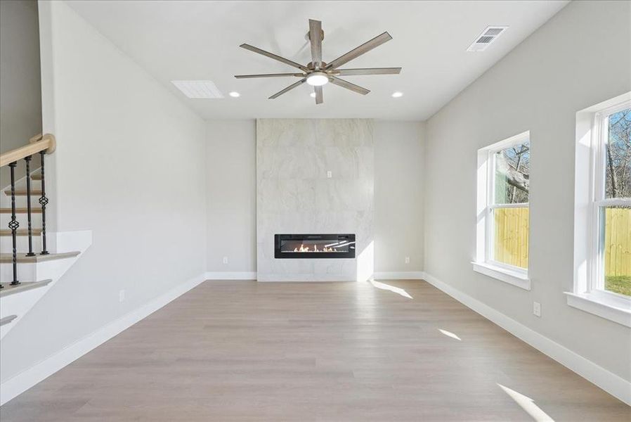 Spacious, unfurnished interior of a new home in , Waxahachie (Image 18).