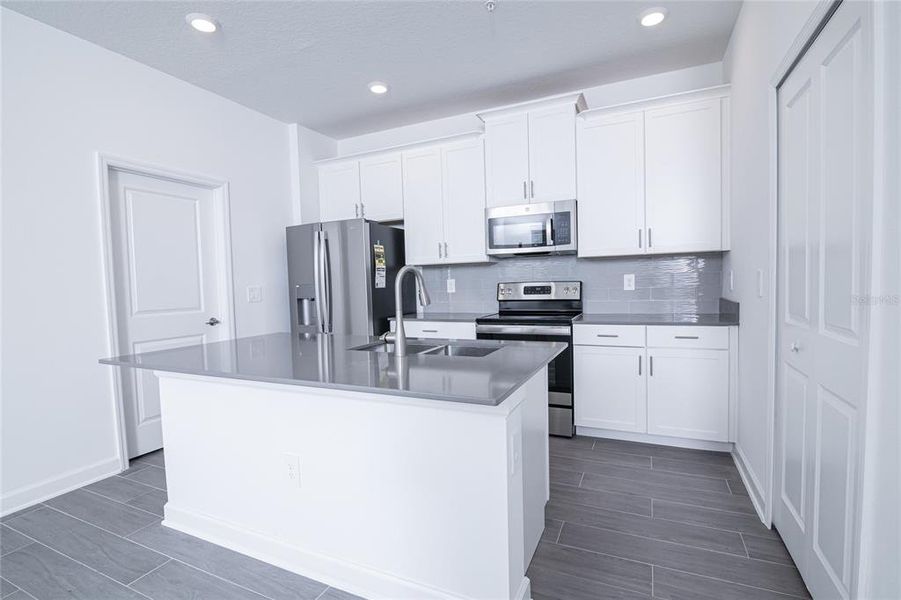 Furnished interior view inside a new home in , Orlando (Image 8).