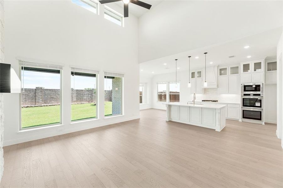 Spacious, unfurnished interior of a new home in Chaparral Park, Oak Point (Image 36).