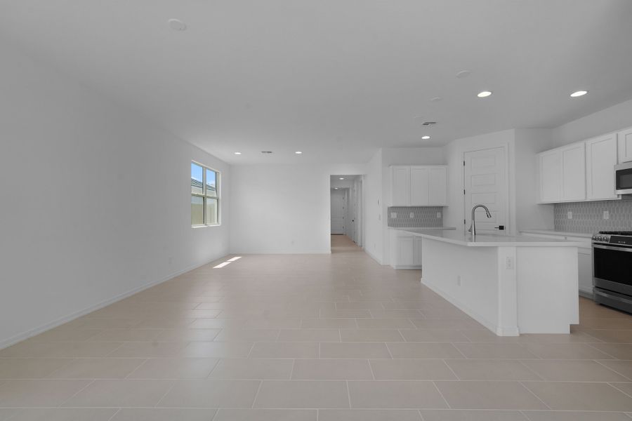 Spacious, unfurnished interior of a new home in Artisan at Asante Discovery Collection, Surprise (Image 20). Spacious, unfurnished interior of a new home in Artisan at Asante Discovery Collection, Surprise (Image 20).