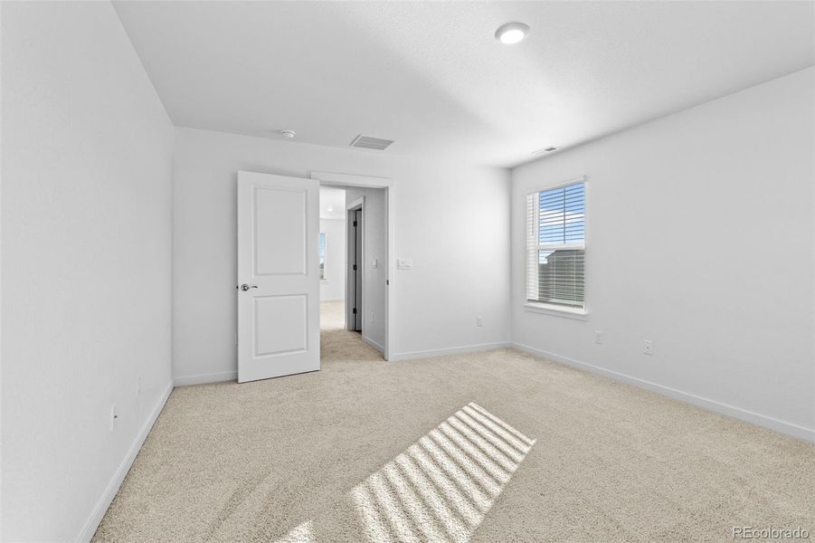 Spacious, unfurnished interior of a new home in Vantage, Berthoud (Image 24).