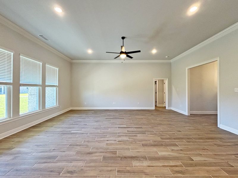 Spacious, unfurnished interior of a new home in Natureview, Freeport (Image 17).