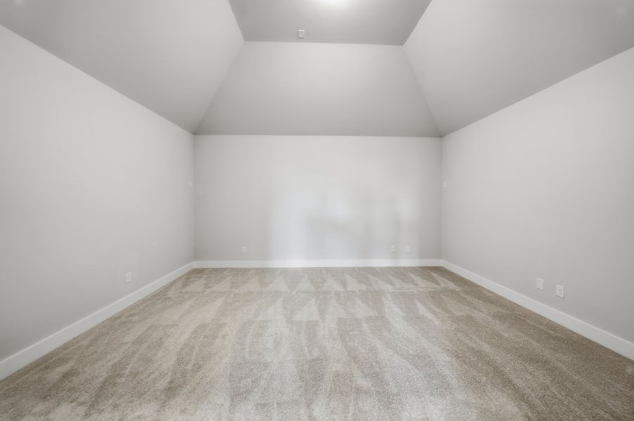 Spacious, unfurnished interior of a new home in Quail Hollow, Rockwall (Image 40).